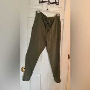 Wild Fable women's XL green pants Soft cotton jersey, L good fit too. Like new